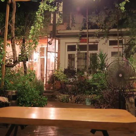 Lotus Garden Hostel Izmir-2